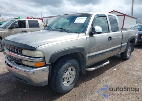 2000 Chevrolet Silverado 1500 Ls z USA, uszkodzony, nr VIN 1GCEK19T5YE245314
